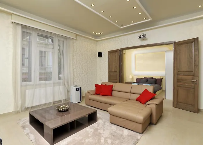 Basilica Grand Luxury In The Historic Center